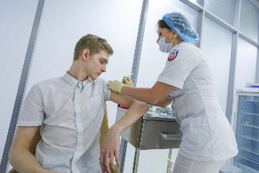 За невыполнение плана вакцинации в Москве будут приостанавливать деятельность до 90 суток