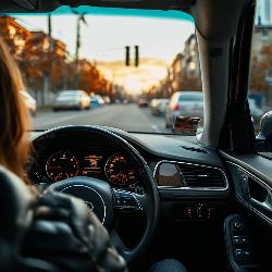 КС РФ: гражданин РФ, постоянно проживающий на территории иностранного государства и временно въехавший в Россию, вправе осуществлять управление транспортными средствами на основании иностранного водительского удостоверения без ограничения срока его действ