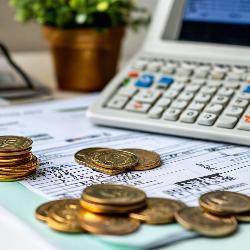 Даже если директор работает полдня, страховые взносы надо платить из целого МРОТ