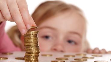 Минтруд пояснил, как будет осуществляться дополнительная выплата на детей в размере 10 тыс. руб.